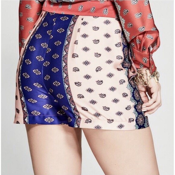 Marciano paisley shorts, Size 2 Red Blue Silky‎ Shorty Sexy Dressy Festival Boho - Picture 1 of 13